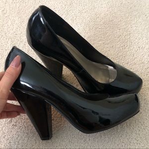 Patent chunky black heel